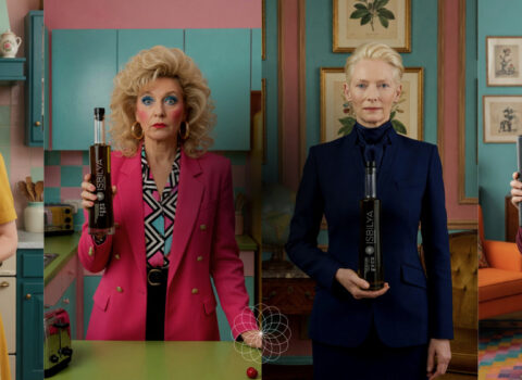 Cuatro mujeres diferentes sosteniendo los cuatro diferentes de AOVEs de Isbilya, campaña del día de madre.